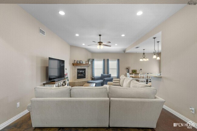 Building Photo - 7 Freedom Cir