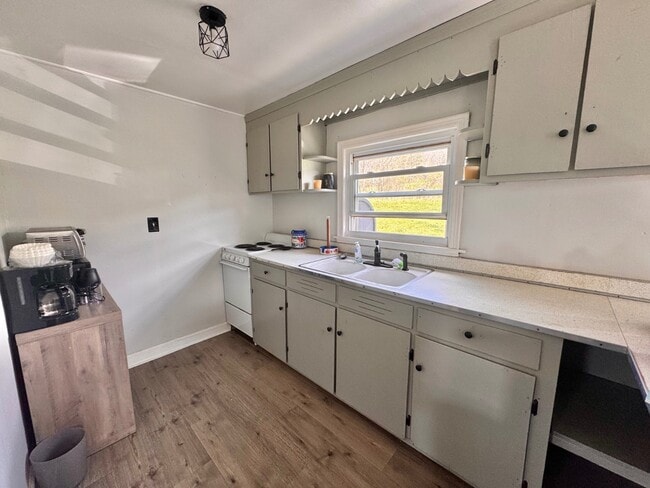 Building Photo - 2073 Castleton Rd