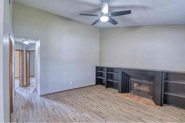Building Photo - 724 Peregrine Dr