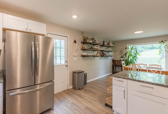 Building Photo - 210 Elliott Ct