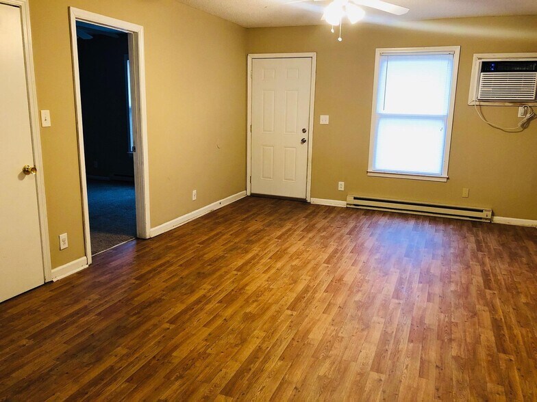 Building Photo - 185 Oak St