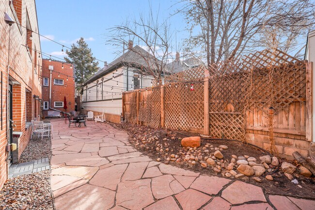 Courtyard - 1365 N Corona St