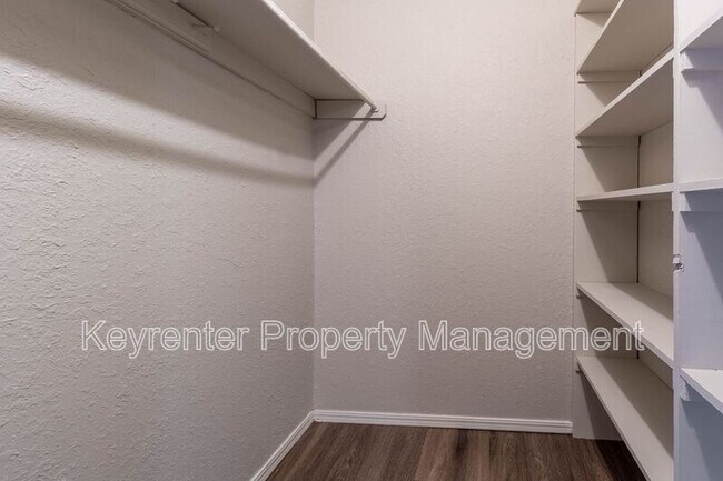 Building Photo - 732 Westridge Ct