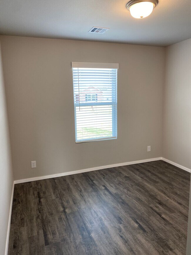 Building Photo - Now Pre-Leasing! Charming 3-Bedroom, 2-Bath Home Coming Soon to Collinsville