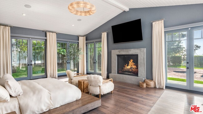 Building Photo - 6815 Dume Dr