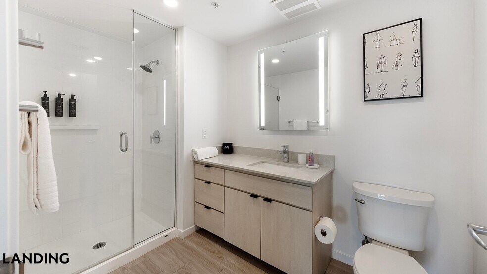 Building Photo - 707 S Farmer Ave