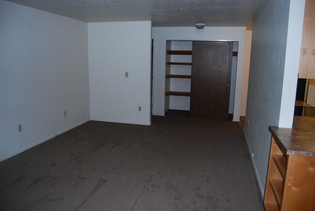 Building Photo - 3 Bedroom Home N side of Newberg