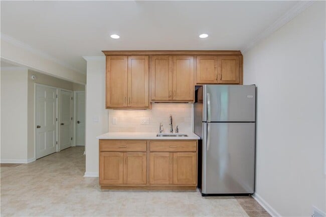 Building Photo - 770 Crest Valley Dr NW