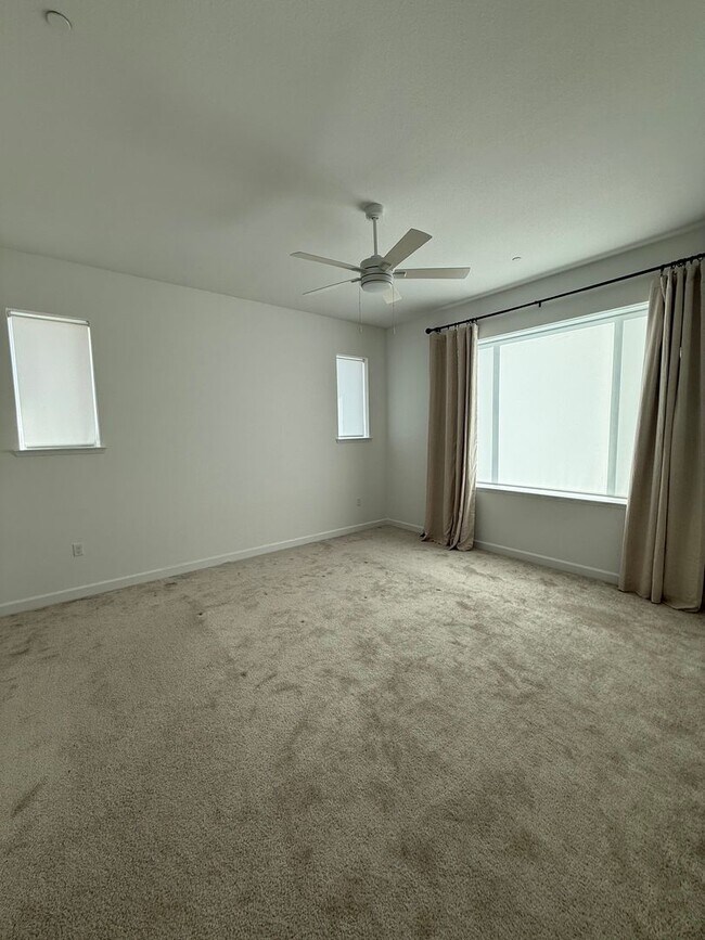 Building Photo - LAKE VIEW