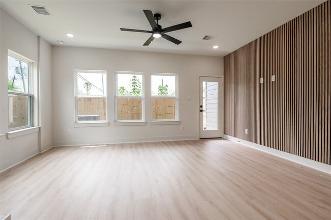 Building Photo - 8132 Brandon St