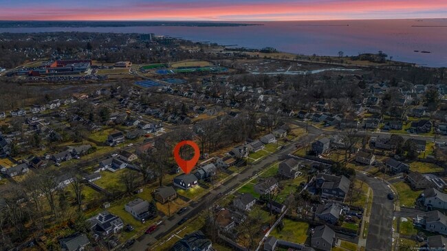 Building Photo - 27 Strathmore Rd