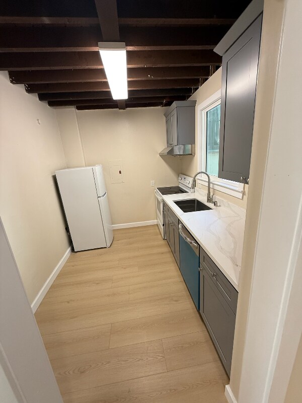 Building Photo - 1700 Le Roy Ave