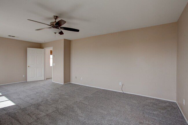 Building Photo - Beautiful 5 Bedroom Home (1 Downstairs) with VIEWS