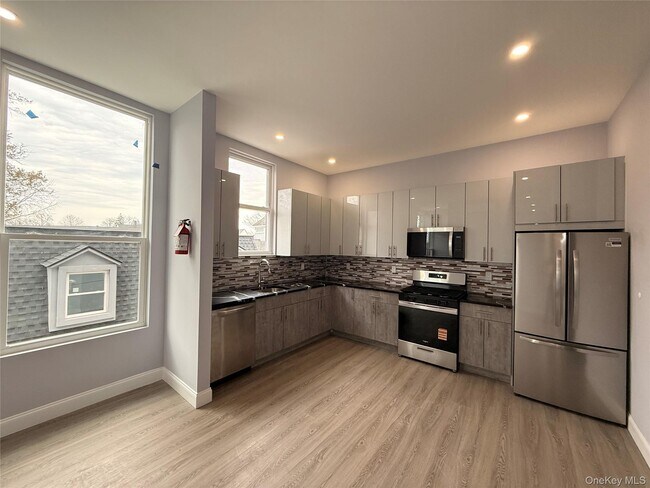 Building Photo - 222 Primrose Ave