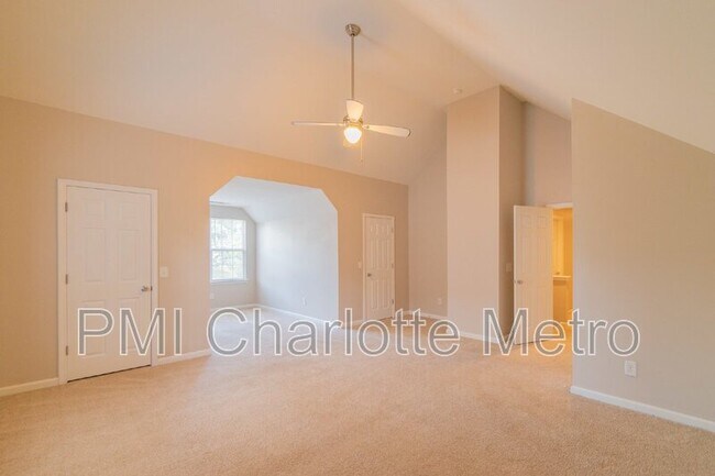 Building Photo - 2068 White Cedar Ln