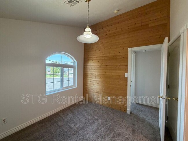 Building Photo - 135 N 350 W