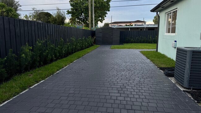 Building Photo - 8366 SW 37th St