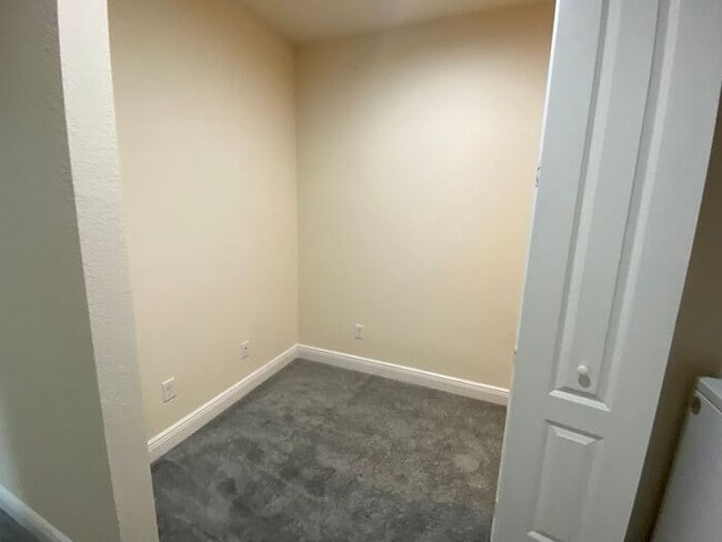 Building Photo - 3/2.5 Eagle Creek Townhome