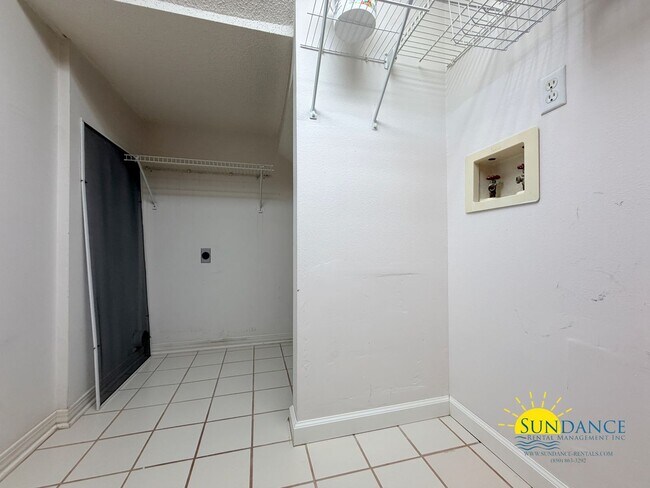Building Photo - 946 Ashley Ln