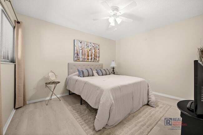 Building Photo - Charming 2BR/2BA Sarasota Retreat Near UTC - Annual Lease