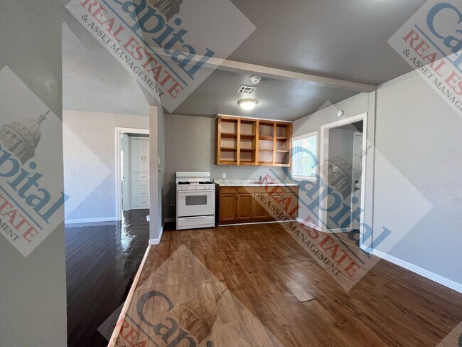 Building Photo - Welcome Home!!