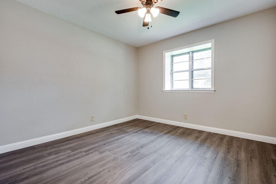 Building Photo - 724 Toni Dr