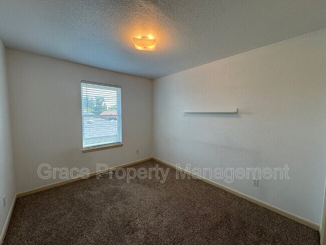 Building Photo - 352 Galapago St