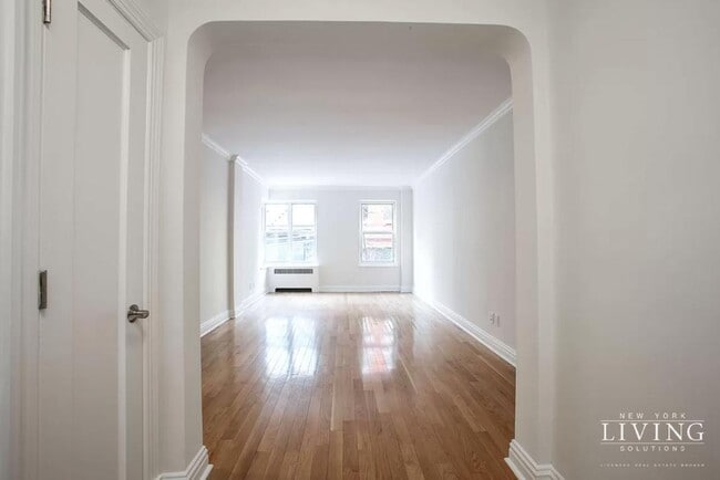 Building Photo - West Village Charming studio apartment in amazing location