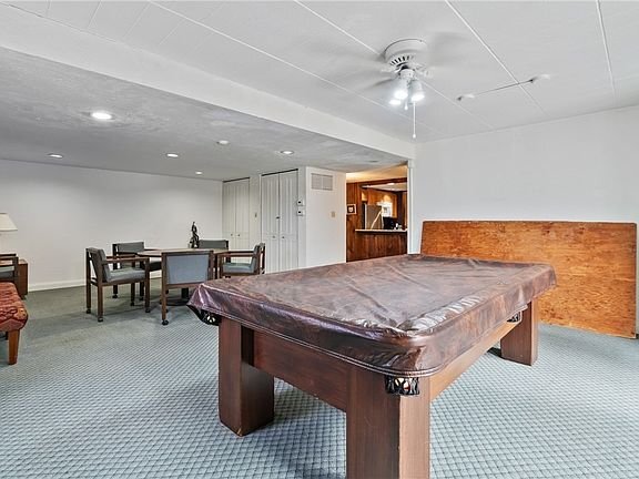 Building Photo - 900 Washington Rd