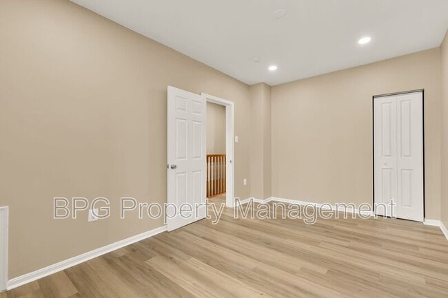 Building Photo - 1033 5th St NE