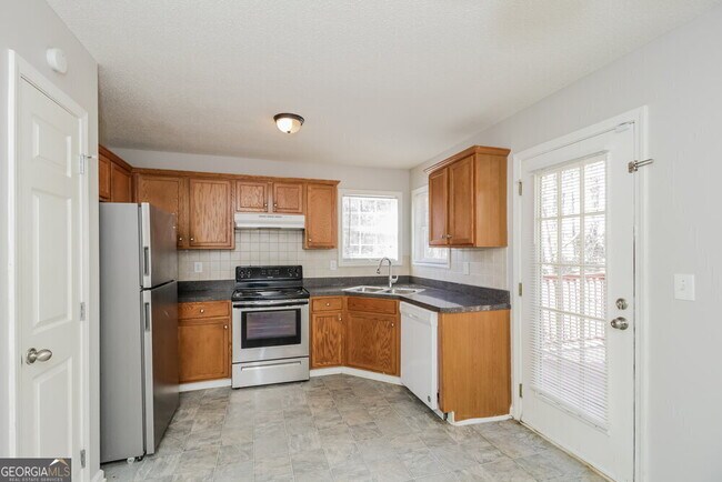 Building Photo - 40 Pleasant Forest Trail