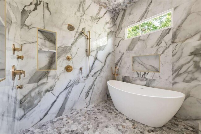 Building Photo - 402 Timberview Trail