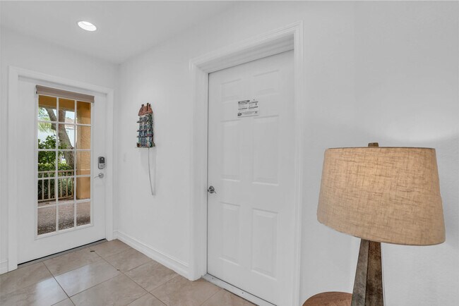 Building Photo - 28650 Carriage Home Dr