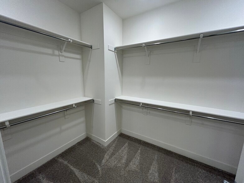 Building Photo - 2121 W Sonoran Desert Dr