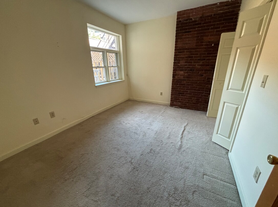 Building Photo - 1402 Beacon St