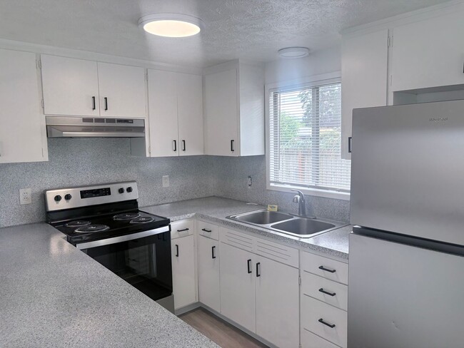 Building Photo - 1600 SE 168th Ave