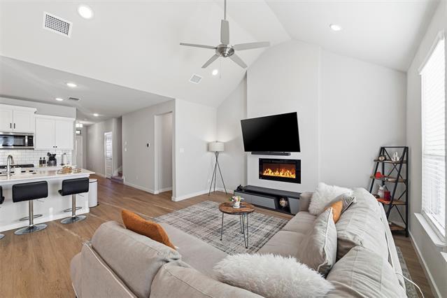 Building Photo - 2417 Mankato Dr