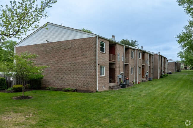 Building Photo - Hampton Crossing Condominiums