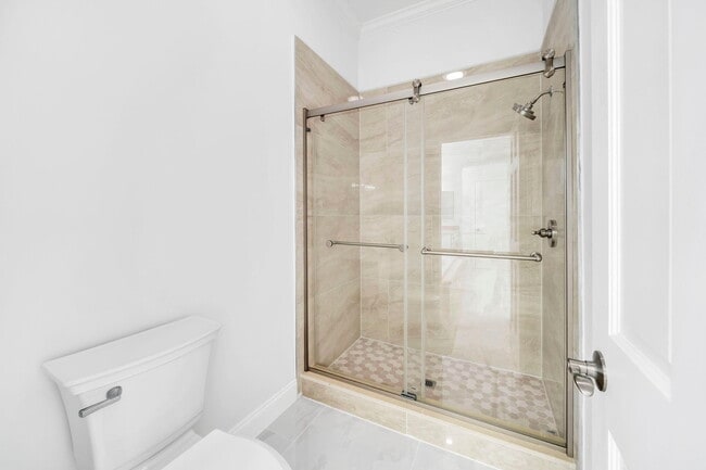 Building Photo - 1524 Glenlake Cir