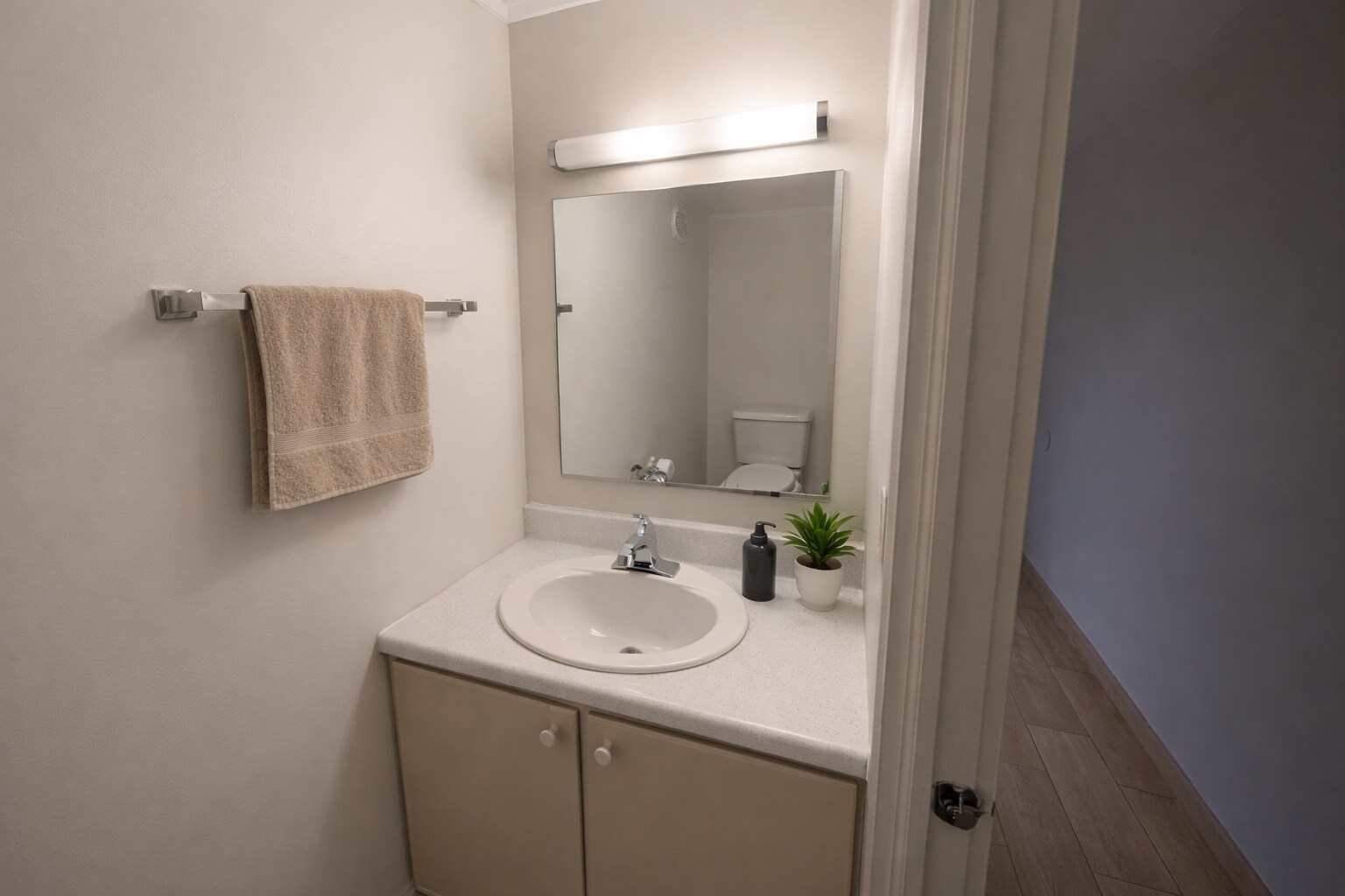 Building Photo - 624 Summit House