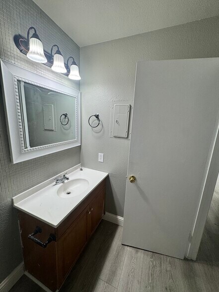 Building Photo - 6724 Plymouth Rd