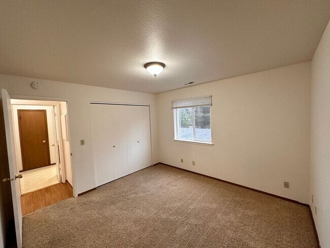 Building Photo - 1877 Fairway Dr