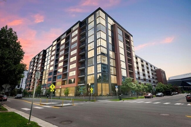 Building Photo - 215 10th Ave S