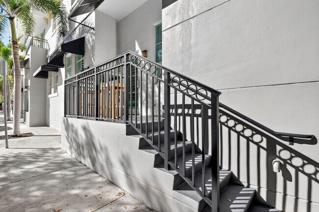 Building Photo - 600 S Dixie Hwy