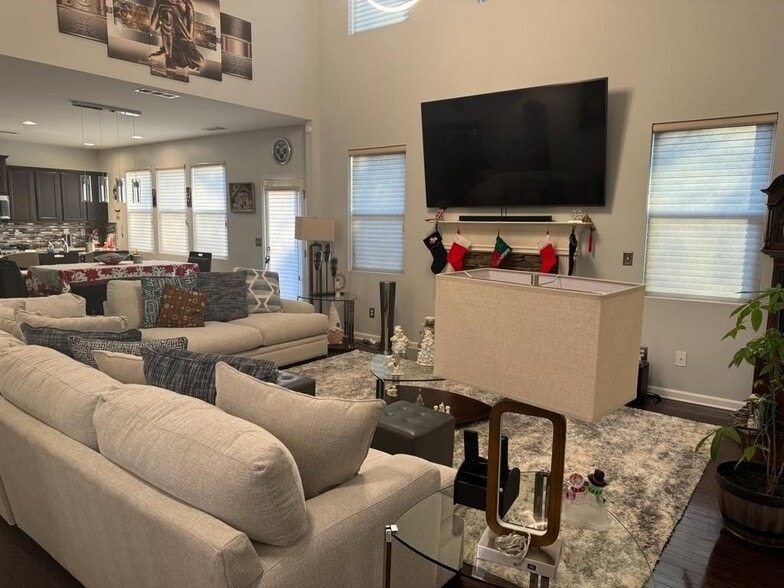 Building Photo - 1489 Washington Rose Ave