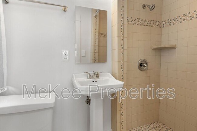 Building Photo - 1115 F Ave