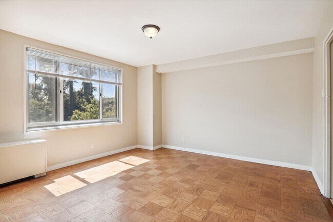 Building Photo - Spacious 1br/1bth Condo minutes from Downtown Silver Spring!