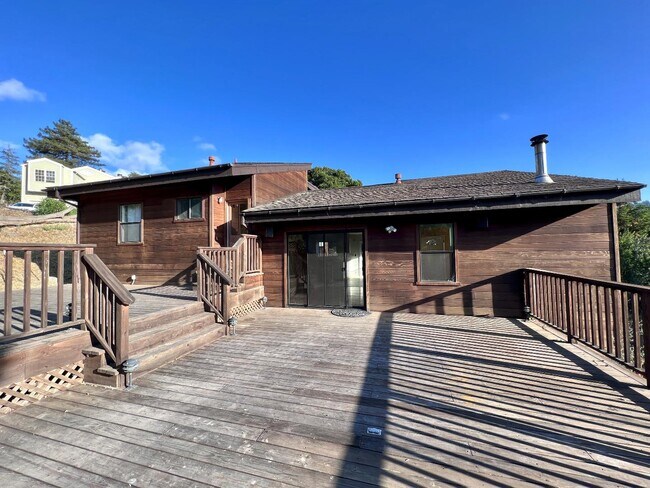 Building Photo - 121 Scenic Dr