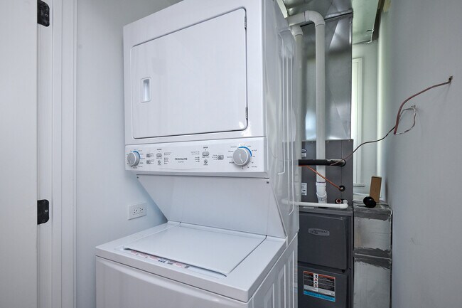 Building Photo - 5439 N Campbell Ave