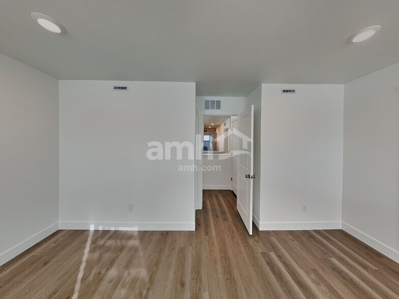 Building Photo - 10087 Abilene St